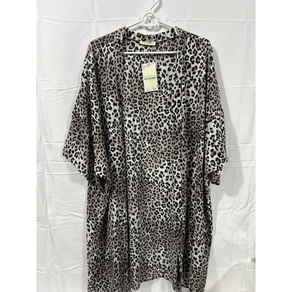 eesome Gray Leopard print Kimono NWT